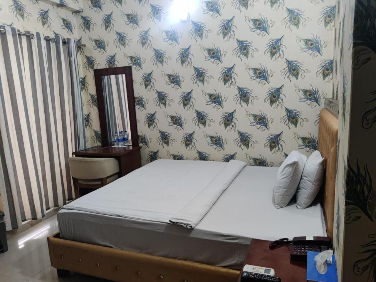 Hotel Blue Castle Dhaka Bagian luar foto