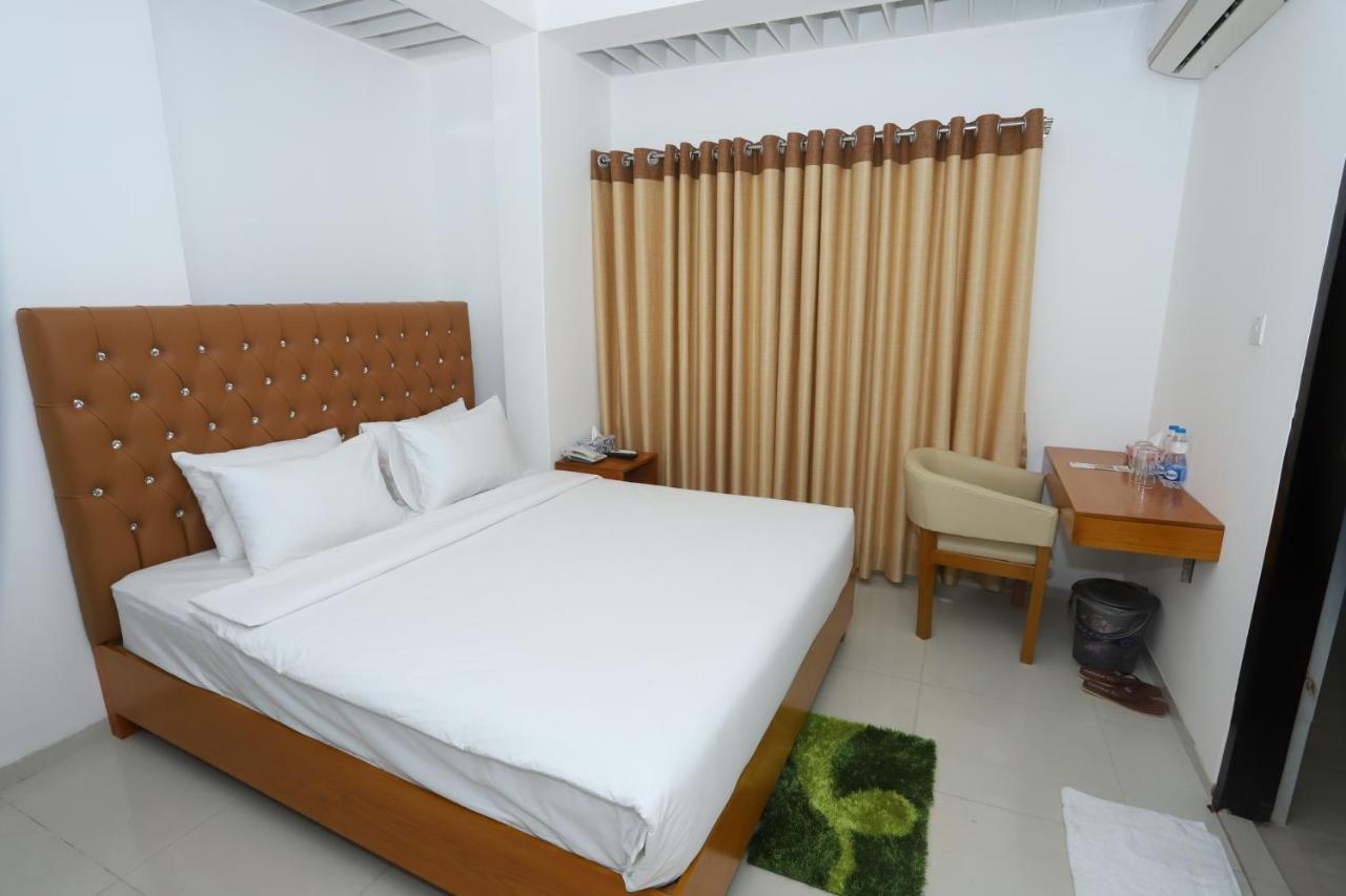 Hotel Blue Castle Dhaka Bagian luar foto