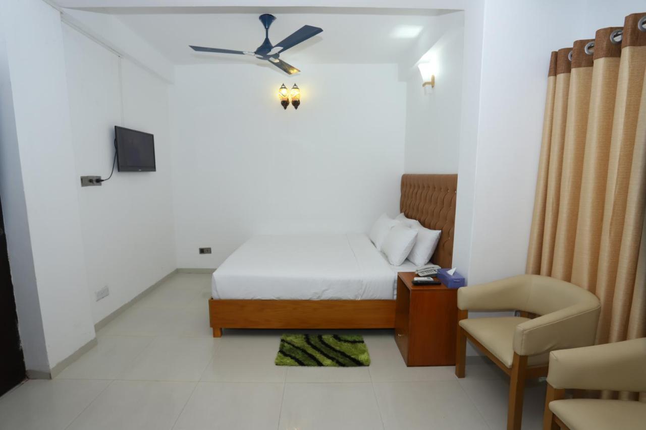Hotel Blue Castle Dhaka Bagian luar foto