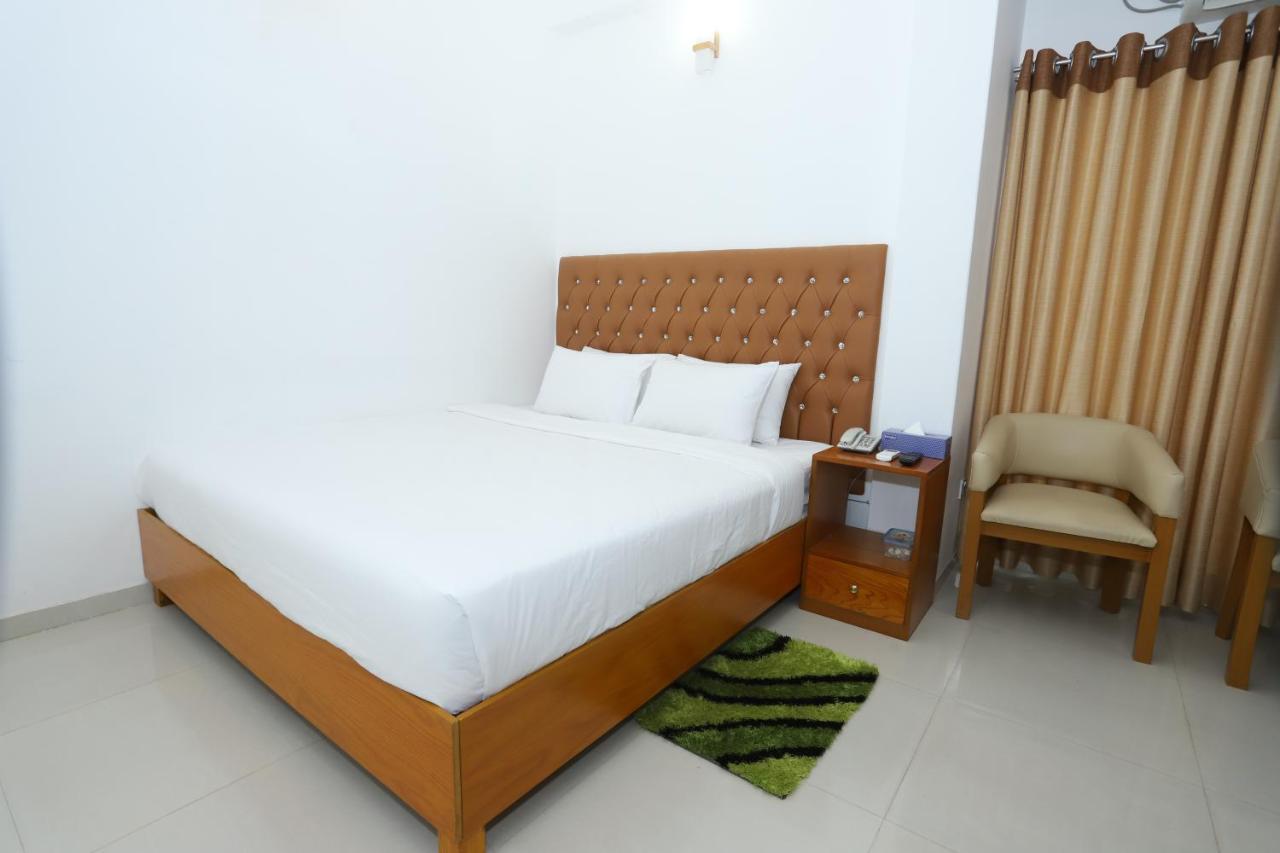 Hotel Blue Castle Dhaka Bagian luar foto