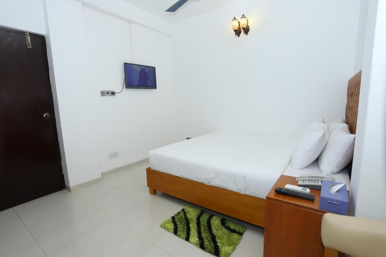 Hotel Blue Castle Dhaka Bagian luar foto