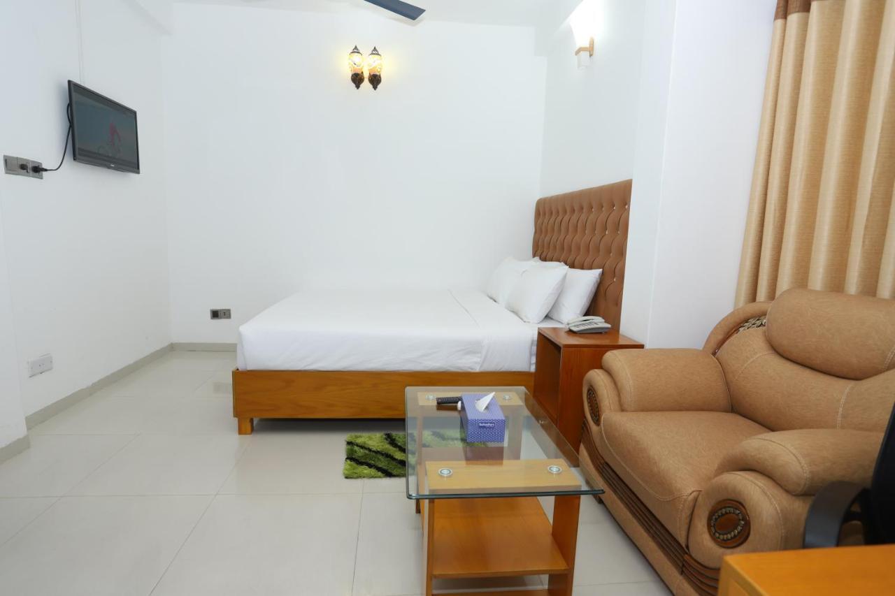 Hotel Blue Castle Dhaka Bagian luar foto