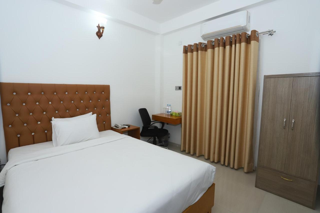 Hotel Blue Castle Dhaka Bagian luar foto
