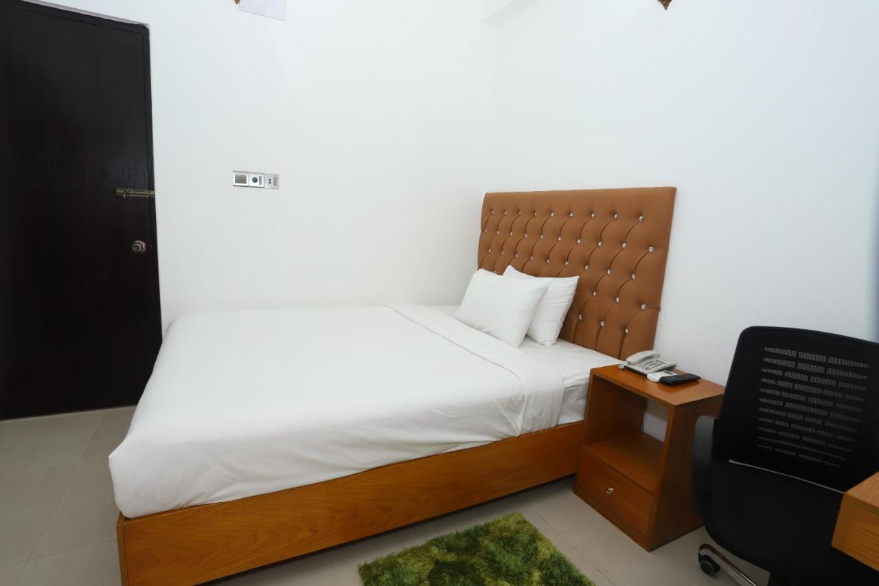 Hotel Blue Castle Dhaka Bagian luar foto